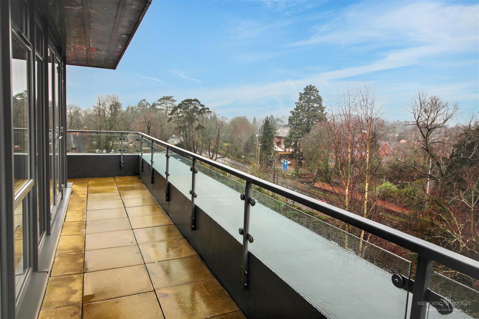2 bed property in Southcote Lane, Reading